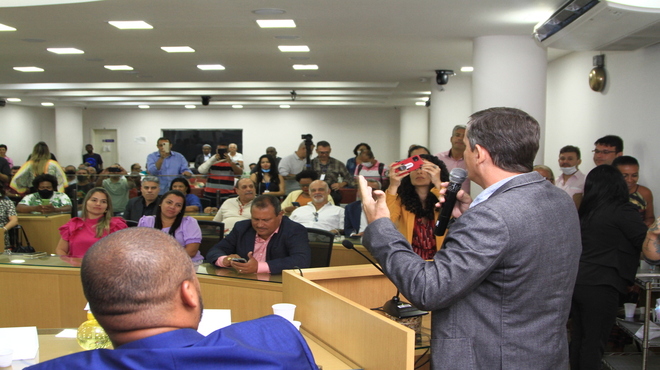 Prefeito Fabiano Horta recebe título de Cidadão Gonçalense