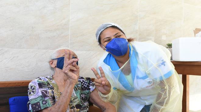 Covid-19: Maricá aplica segunda dose de reforço em idosos com 60 anos ou mais