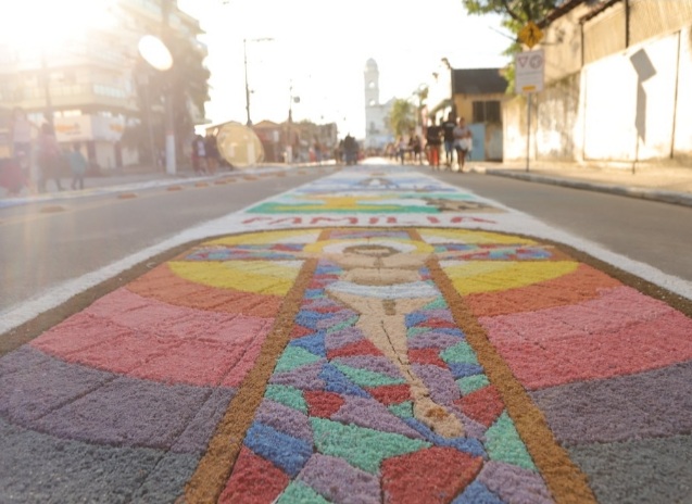 Maricá celebra Corpus Christi com tradicional tapete de sal no Centro