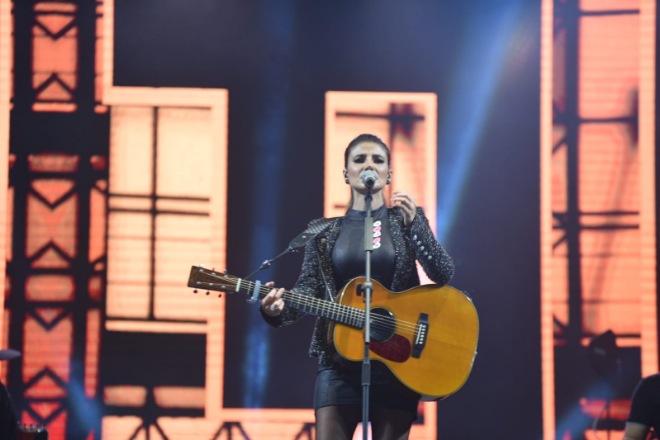 Paula Fernandes levanta a plateia no último dia do Arraiá de Maricá