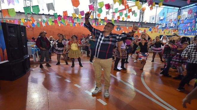 Arraiá da Mió Idade reúne cerca de 400 pessoas nesta sexta-feira (22/07)