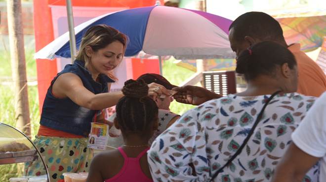 Feira Solidária atrai público ao Manu Manuela