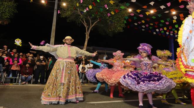 Lucy Alves anima milhares de pessoas no terceiro fim de semana do Arraiá de Maricá