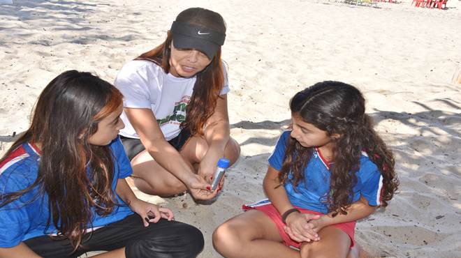 Maricá+Verde na Praia de Ponta Negra – Ação para conscientizar sobre descarte irregular de cigarro na areia