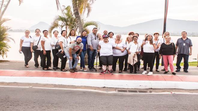 Coral da Terceira Idade se apresenta no 28º aniversário do Grupo de Artistas de Maricá