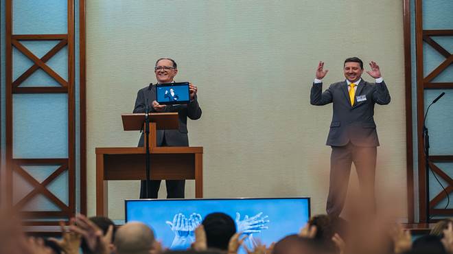 A primeira Bíblia completa em língua brasileira de sinais já está disponível!