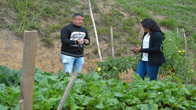 Horta Comunitária do Condado recebe integrantes do Corpo de Bombeiros e da Associação de Moradores