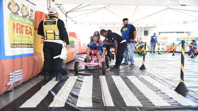 Semana Nacional do Trânsito começa com blitz educativa e montagem de minicidade em Maricá