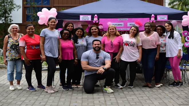Políticas Inclusivas faz ação no Centro em alusão ao Outubro Rosa