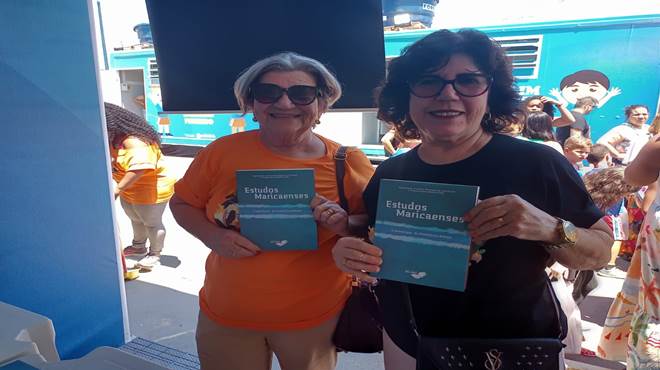 Editora IDR presenteia profissionais da redemunicipal de educação com o livro “Estudos Maricaenses”