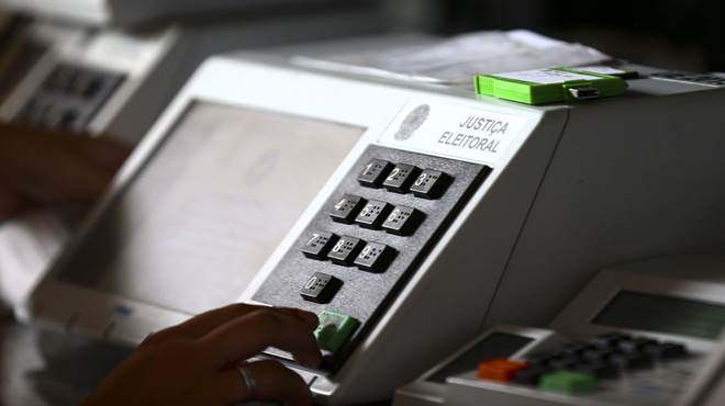 Mais de 156 milhões de brasileiros vão às urnas neste domingo