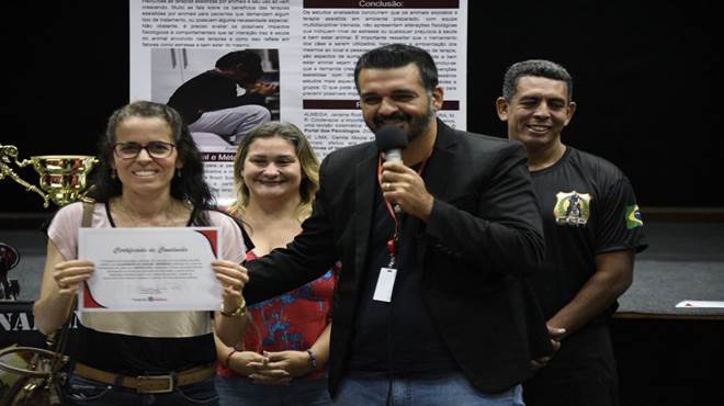 Semana de Proteção Animal termina com desfile de fantasias pet e feira de adoção em Maricá