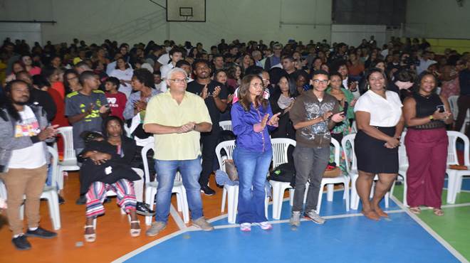 Secretaria de Trabalho e ICTIM entregam 735 certificados do Qualifica Maricá