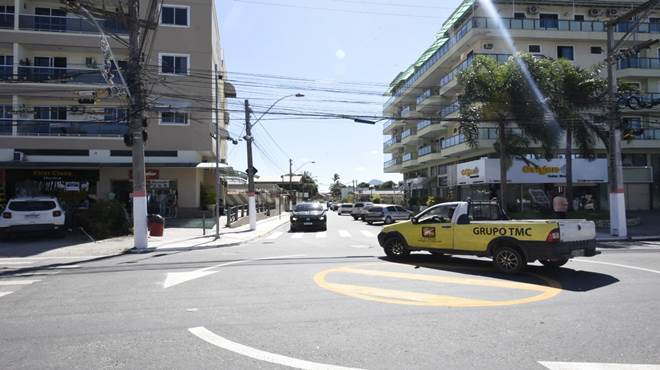 Prefeitura implementa o sistema viário binário em rua do Centro de Maricá