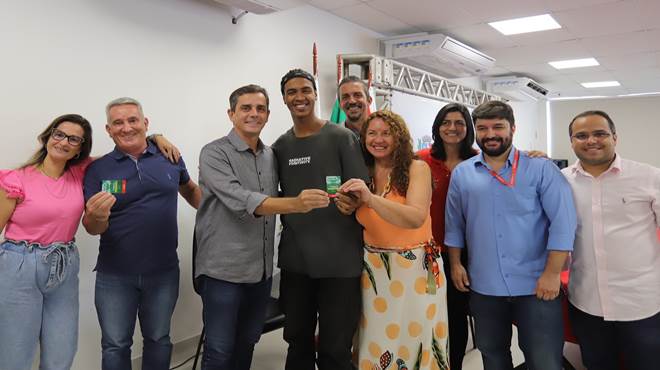 Maricá inicia entrega dos cartões do programa Mumbuca Transporte