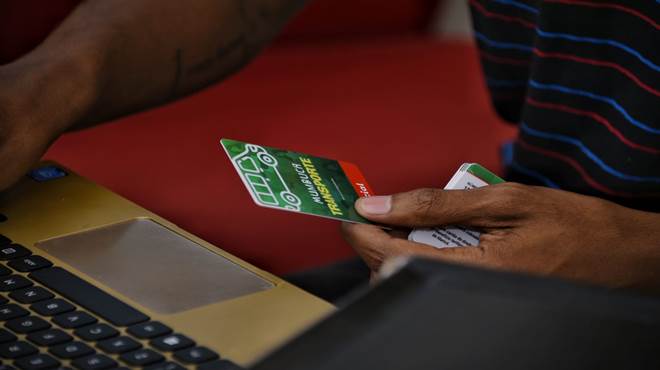 Prefeitura inicia entrega dos cartões do programa Mumbuca Transporte