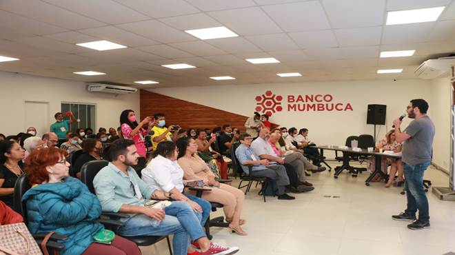 Público lota auditório do Banco Mumbuca no encerramento do congresso sobre economia solidária