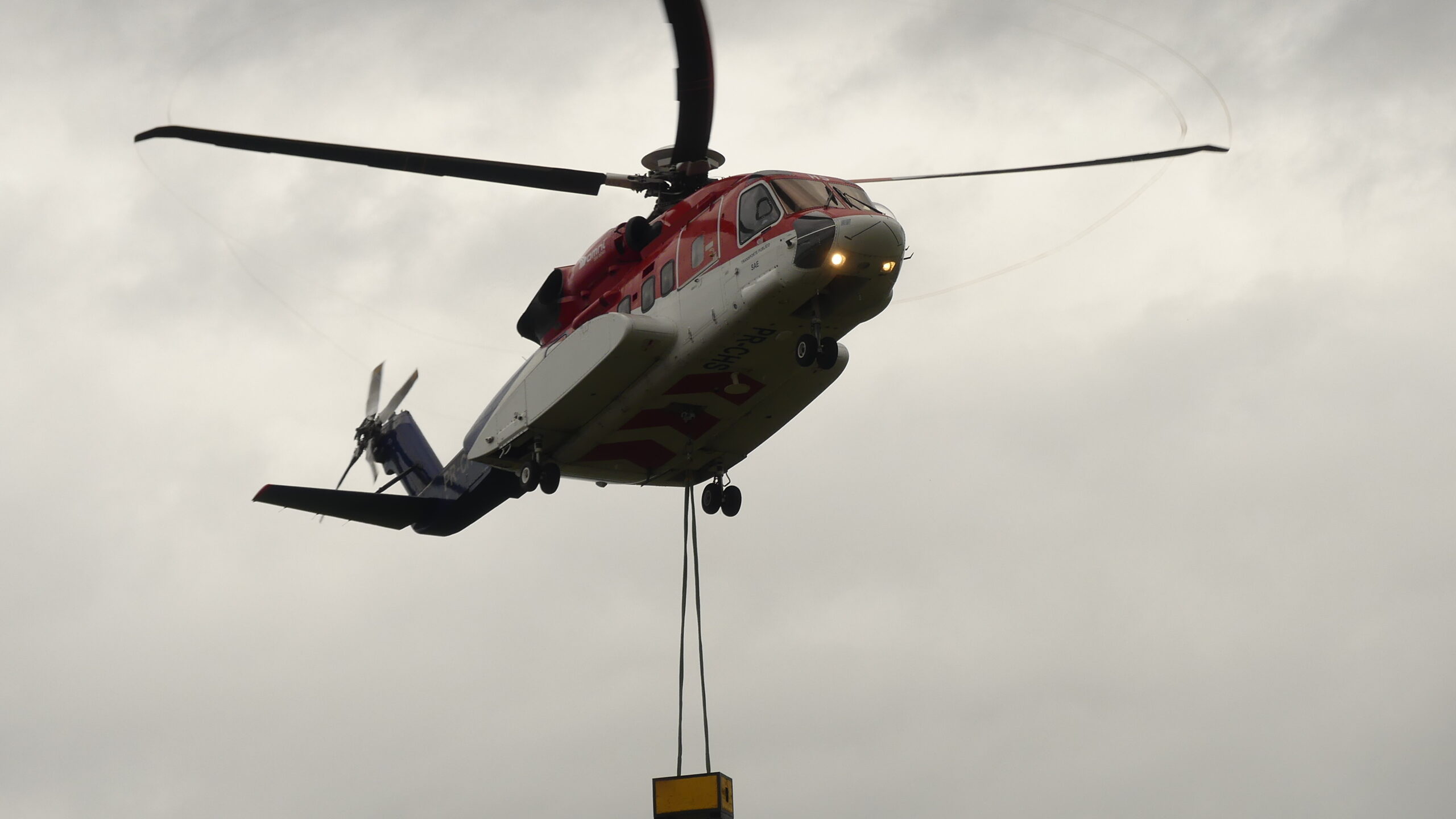 Aeroporto de Maricá recebe treinamento com S-92, maior aeronave de offshore