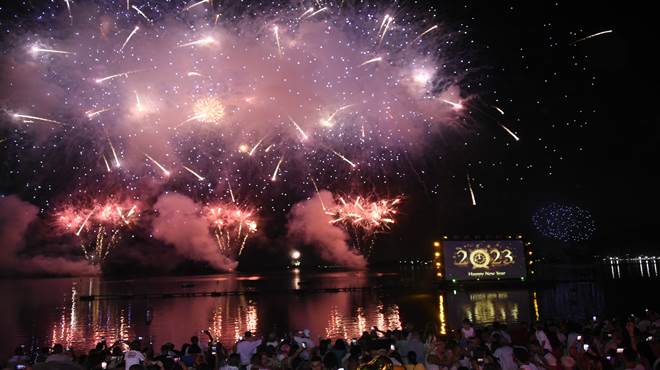 Maricá celebra chegada de 2023 com queima de fogos e shows em nove pontos da cidade