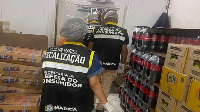 Defesa do Consumidor autua três estabelecimentos por armazenamento irregular de alimentos em diferentes pontos da cidade