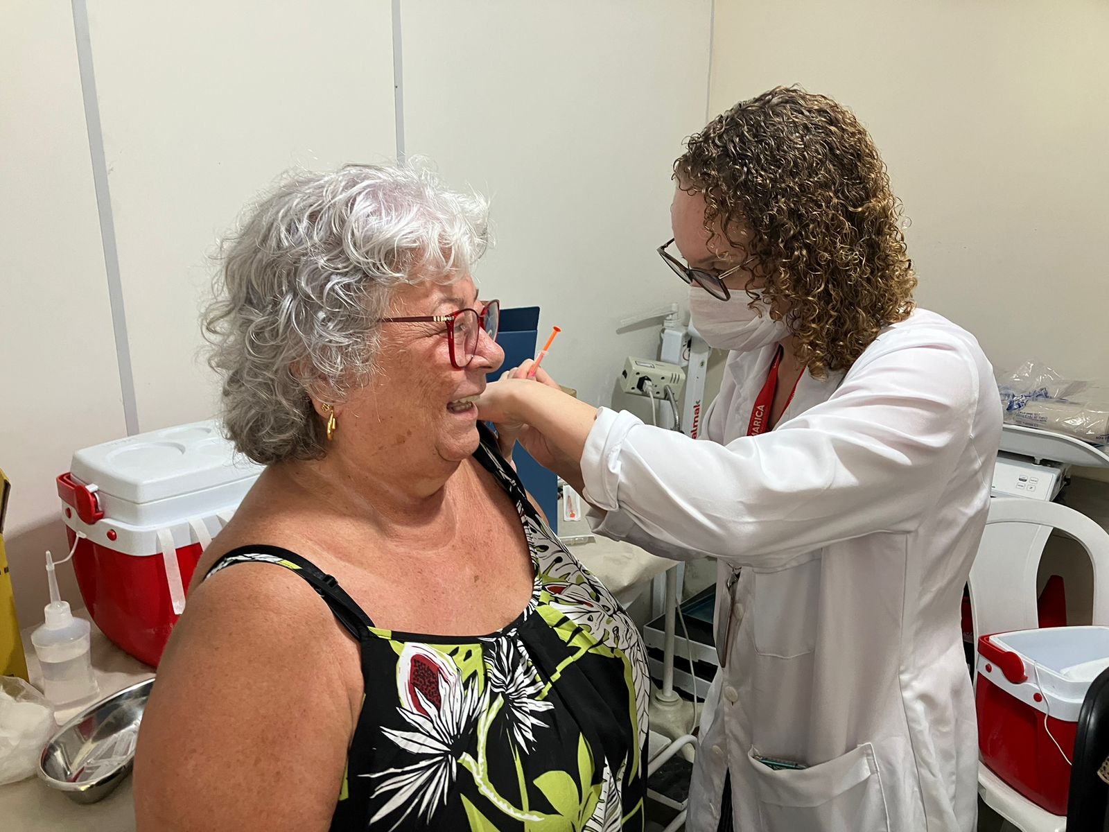 Covid-19: primeiro dia da campanha de vacinação bivalente mobiliza a população de Maricá