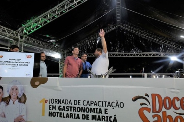 Palestra sobre segurança alimentar – Primeiro dia da Jornada de Capacitação em Gastronomia e Hotelaria de Maricá