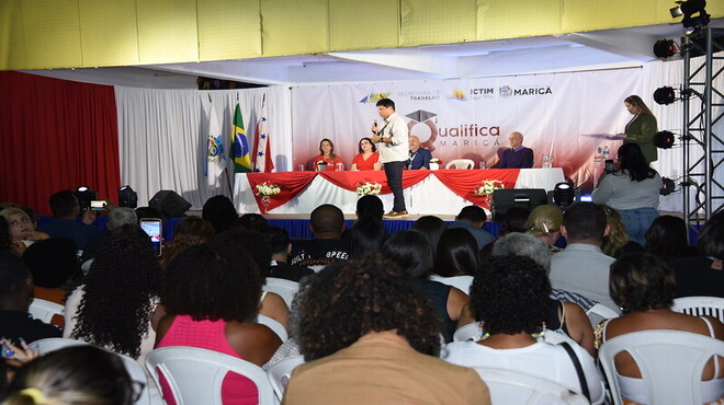 Prefeitura entrega 810 certificados aos alunos dos cursos do Qualifica Maricá