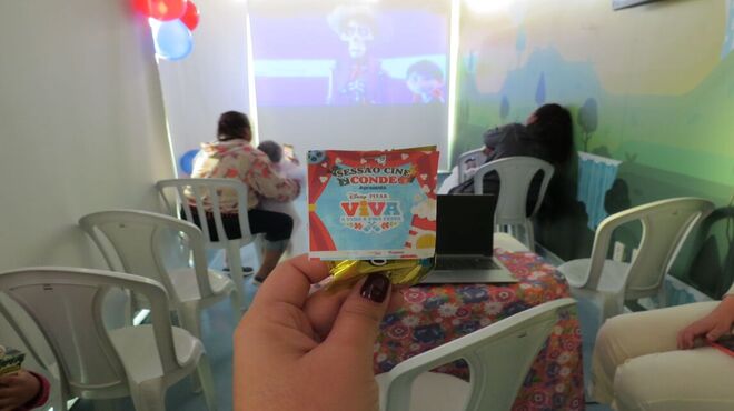 Hospital Conde Modesto Leal oferece sessões de filmes para crianças internadas