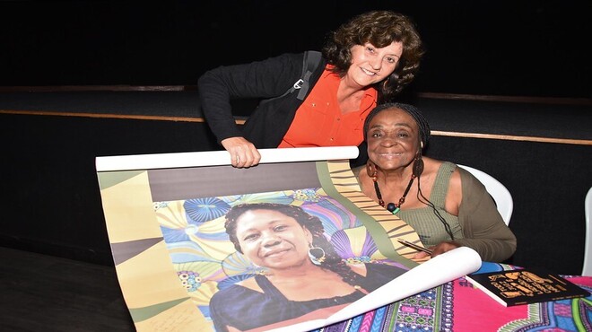 Cine Henfil recebe noite de autógrafo da biografia da atriz Léa Garcia