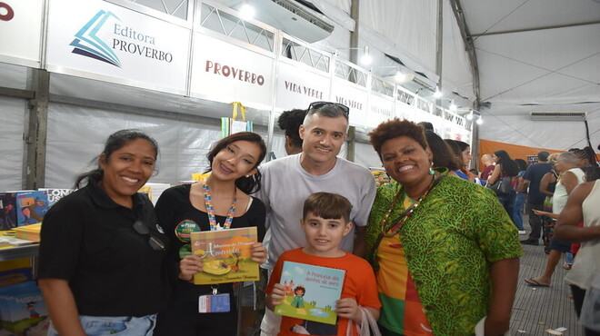Segundo dia da Flim reúne centenas de pessoas em palestras com escritores