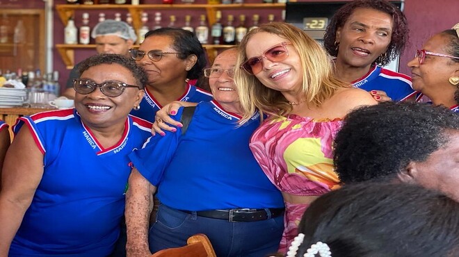 Alunos da escola para idosos recebem tablets