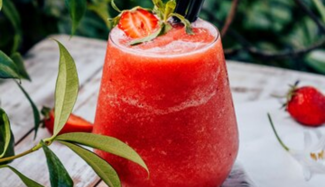 Morango nos drinks é a sensação para o próximo verão: Você sabe como prepará-los?