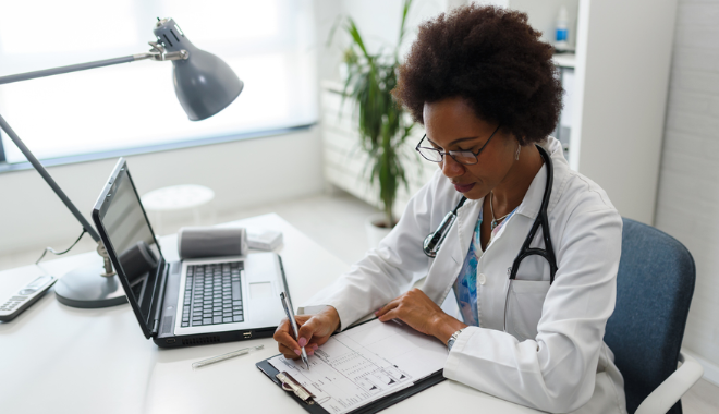 Menos de 20% dos médicos no Brasil aplicam ações de gestão em suas clínicas