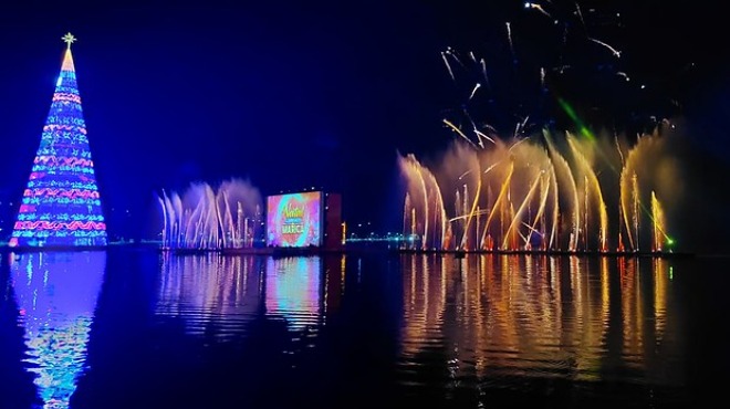 Natal Iluminado encanta turistas e moradores em Araçatiba