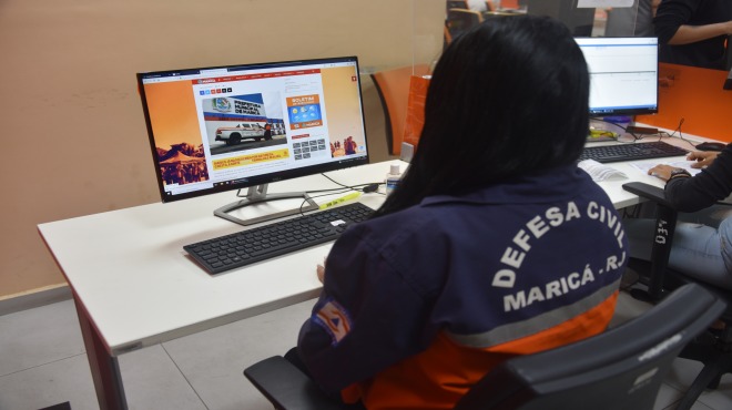 Equipes da Defesa Civil de prontidão durante a chuva do fim de semana