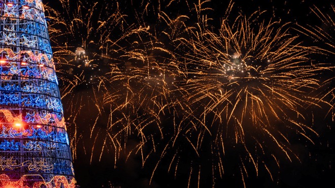 Moradores e turistas celebram a chegada de 2024 em Maricá