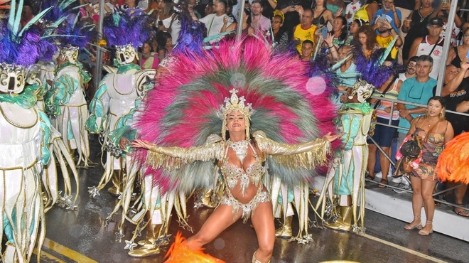 União de Maricá desfila na passarela Adélia Breve, no Centro