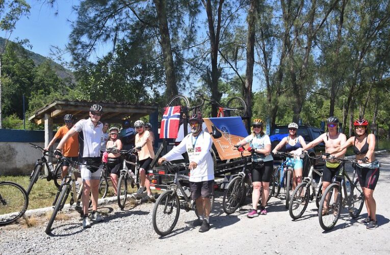 Ciclistas noruegueses cruzam Maricá