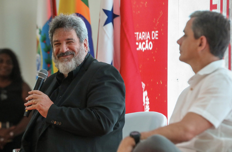 Prefeitura de Maricá promove palestra com Mario Sergio Cortella