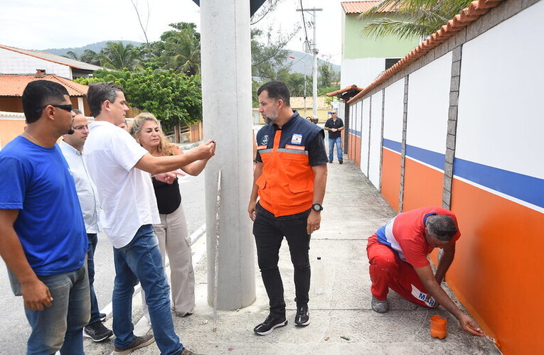 Prefeito de Maricá visita obras da cidade