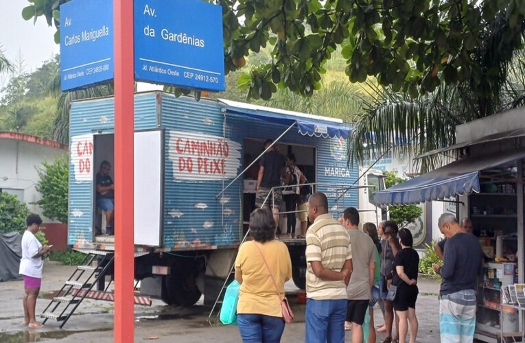 Caminhão do Peixe levou 300 kg de pescado para Itaipuaçu nesta quinta-feira (28/03)
