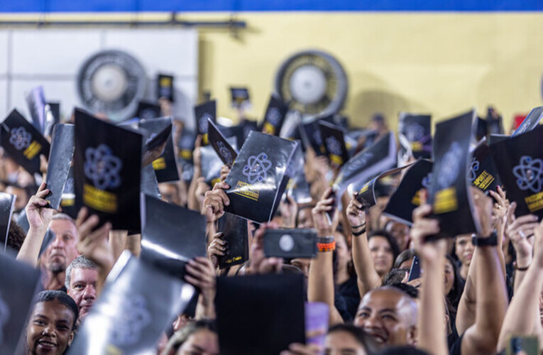 Maricá finaliza entrega de 2.070 certificados do Passaporte Universitário