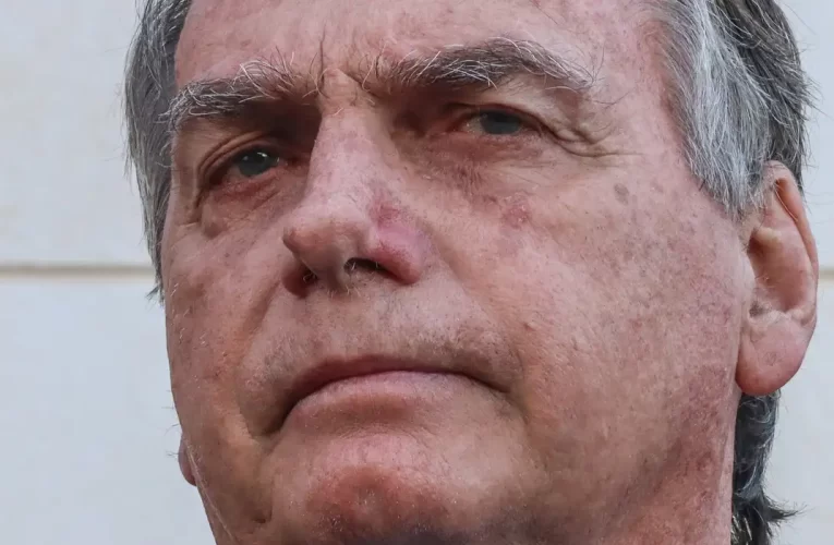 Bolsonaro deu a ordem para fraudar cartão de vacina, diz PF