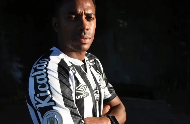 Robinho passa noite na cadeia e ficará uma semana em cela separada