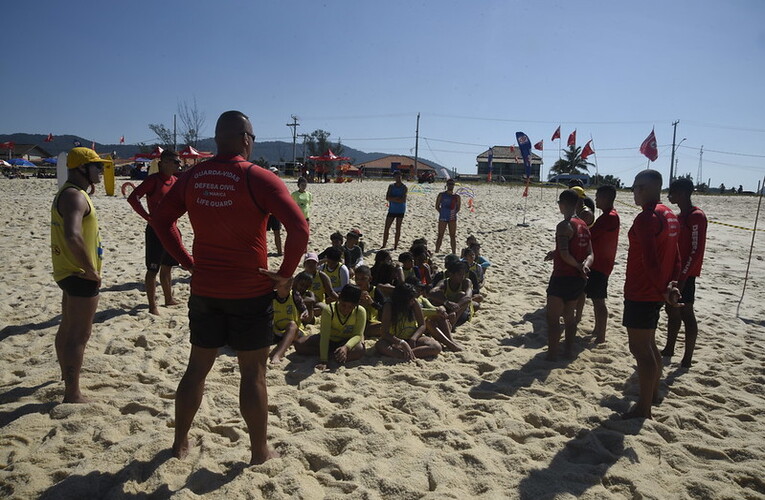 Marola Certa reúne 150 crianças e adolescentes em Itaipuaçu