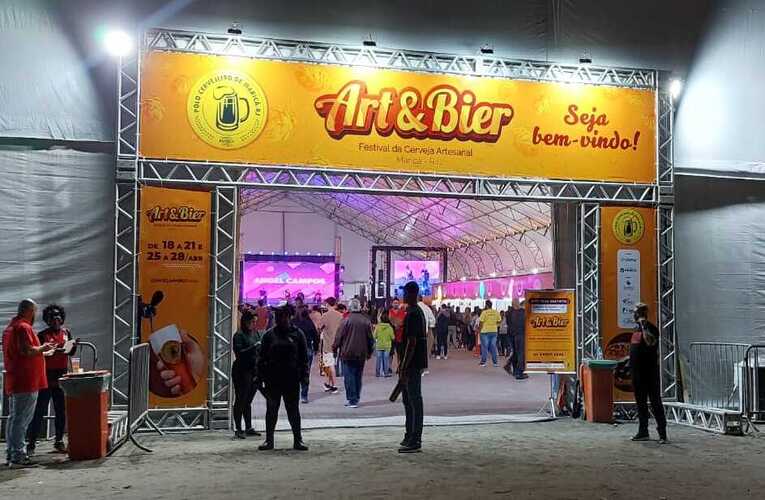 Cervejas artesanais, gastronomia e shows atraem o público no segundo dia do Festival Art&Bier