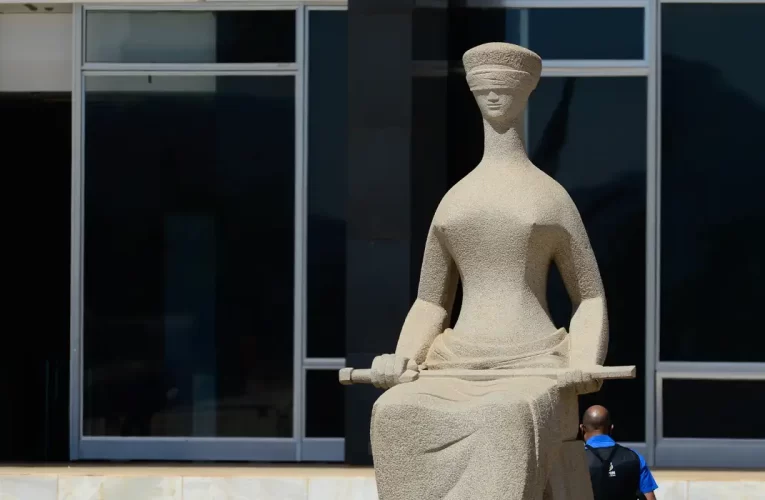 Supremo mantém decisão do TSE que multou Bolsonaro