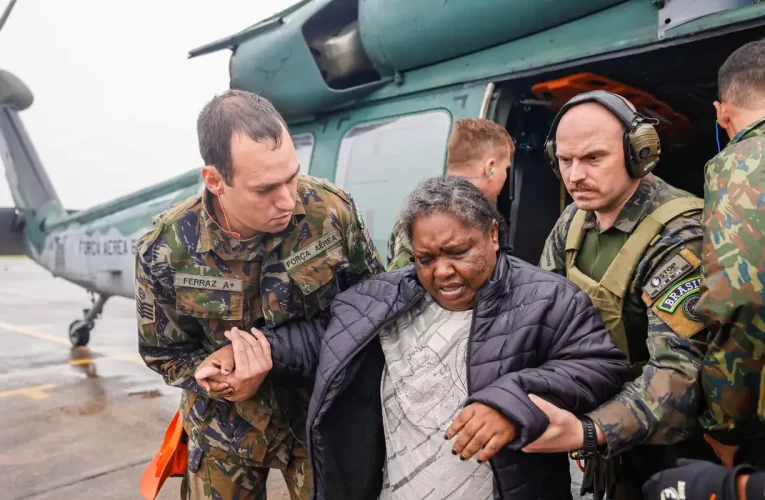 Número de pessoas resgatadas no Rio Grande do Sul chega a 20 mil