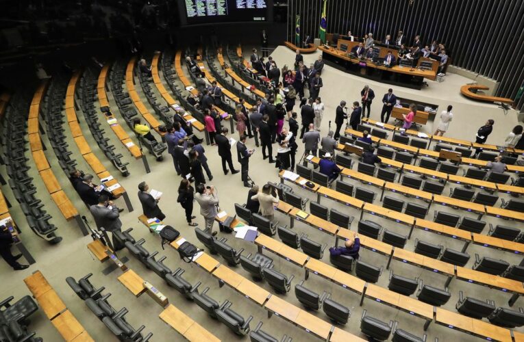 Câmara aprova projeto que pune ocupações de terras