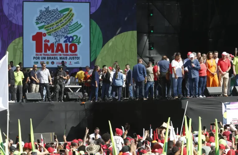 Lula sanciona lei que altera tabela do Imposto de Renda